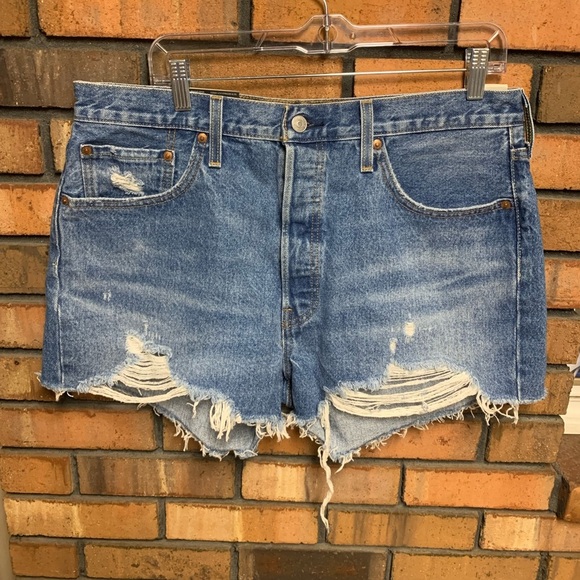 Women’s Levi's 501 Distressed Jean Shorts - Picture 1 of 8